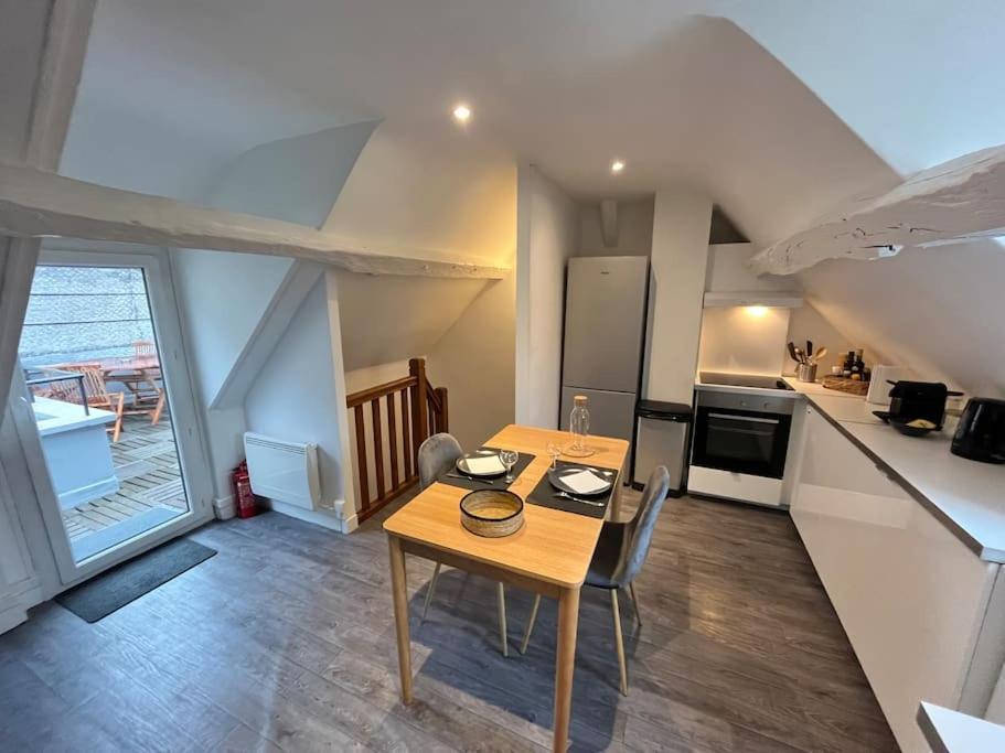 Appartement Avec Terrasse En Plein Coeur De Vernon Vernon (Eure) Exterior foto